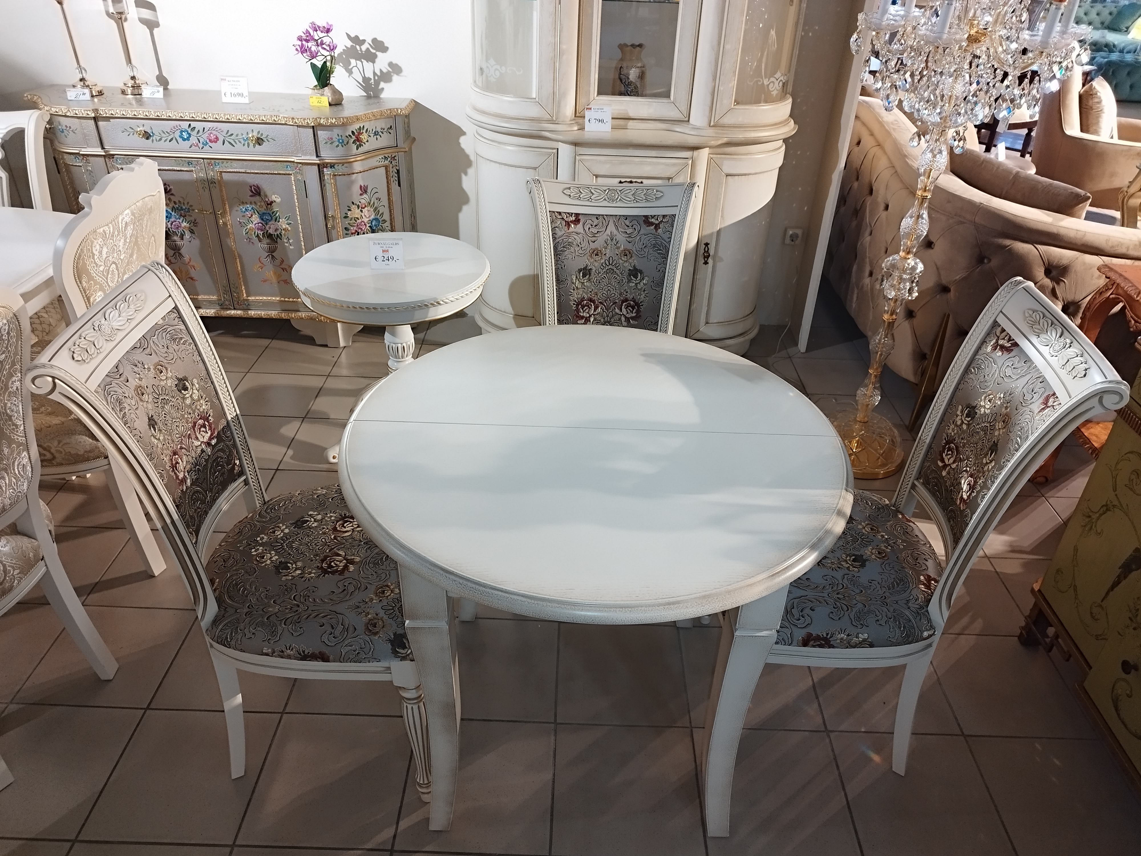 Izvelkams ēdamgalds "AFRODITA 90"